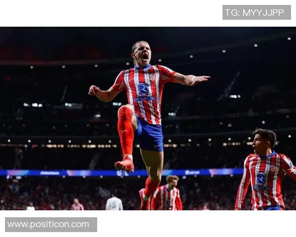 足球明星犯规风波：场上冲突与裁判判罚引发激烈争议